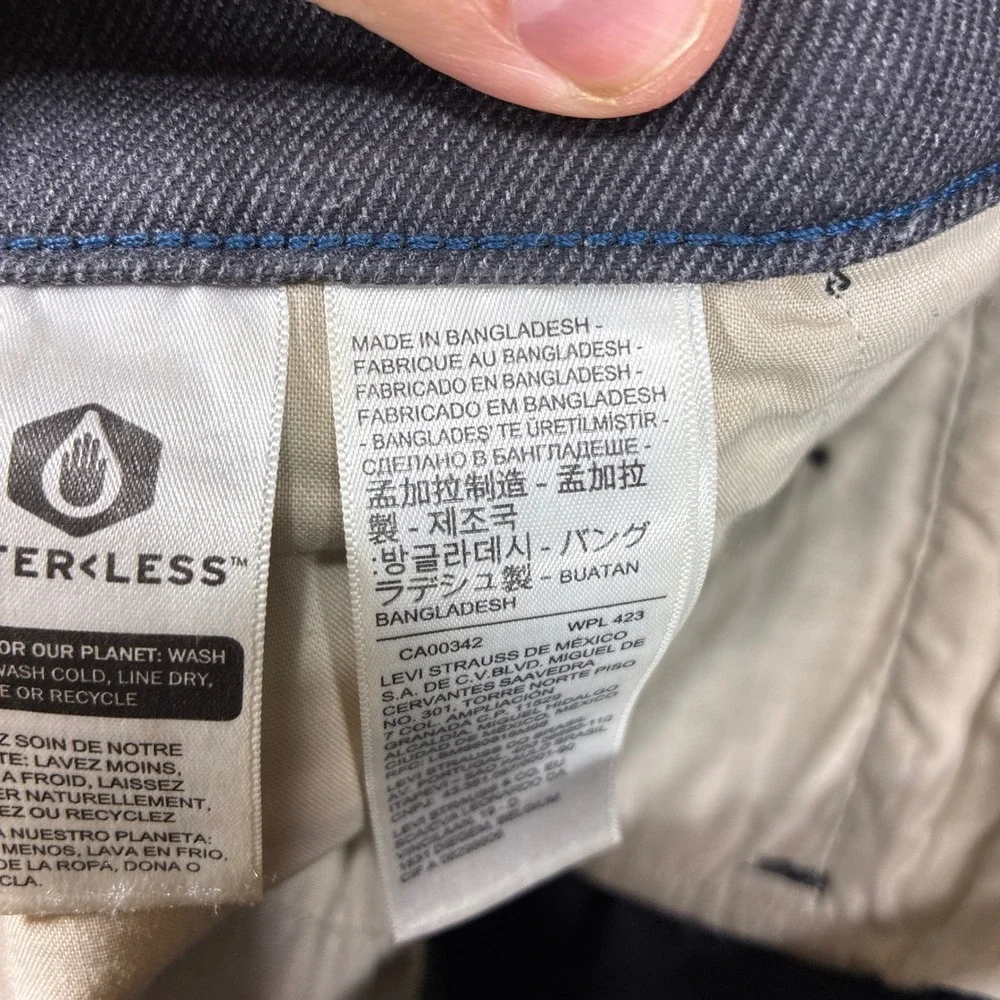 Levi's XX Chino Pants Standard Taper Mens 42x34 Gray Distressed Tech Office